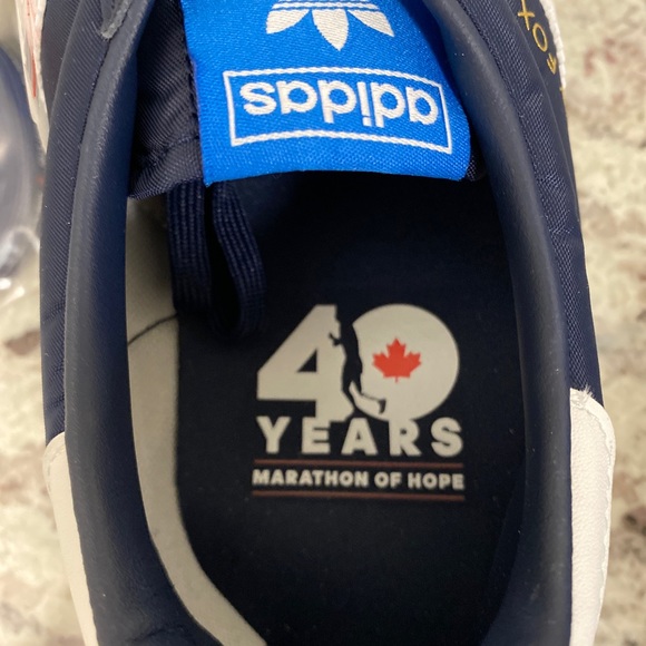 ADIDAS TERRY FOX 40th ANNIVERSARY SIZE US10 - Picture 3 of 9